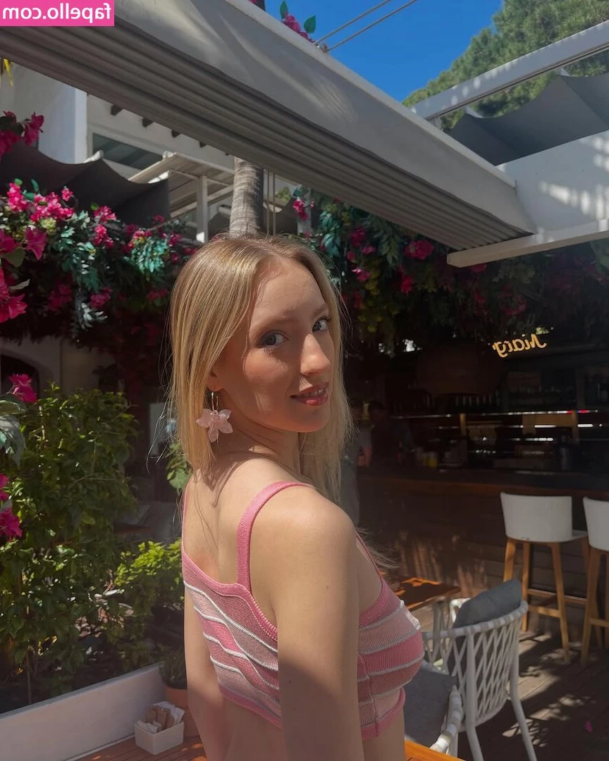 Karina Kurzawa [ karina-kurzawa ] - How rugby girls cool off    Part 1   Preview  Join my premium page to