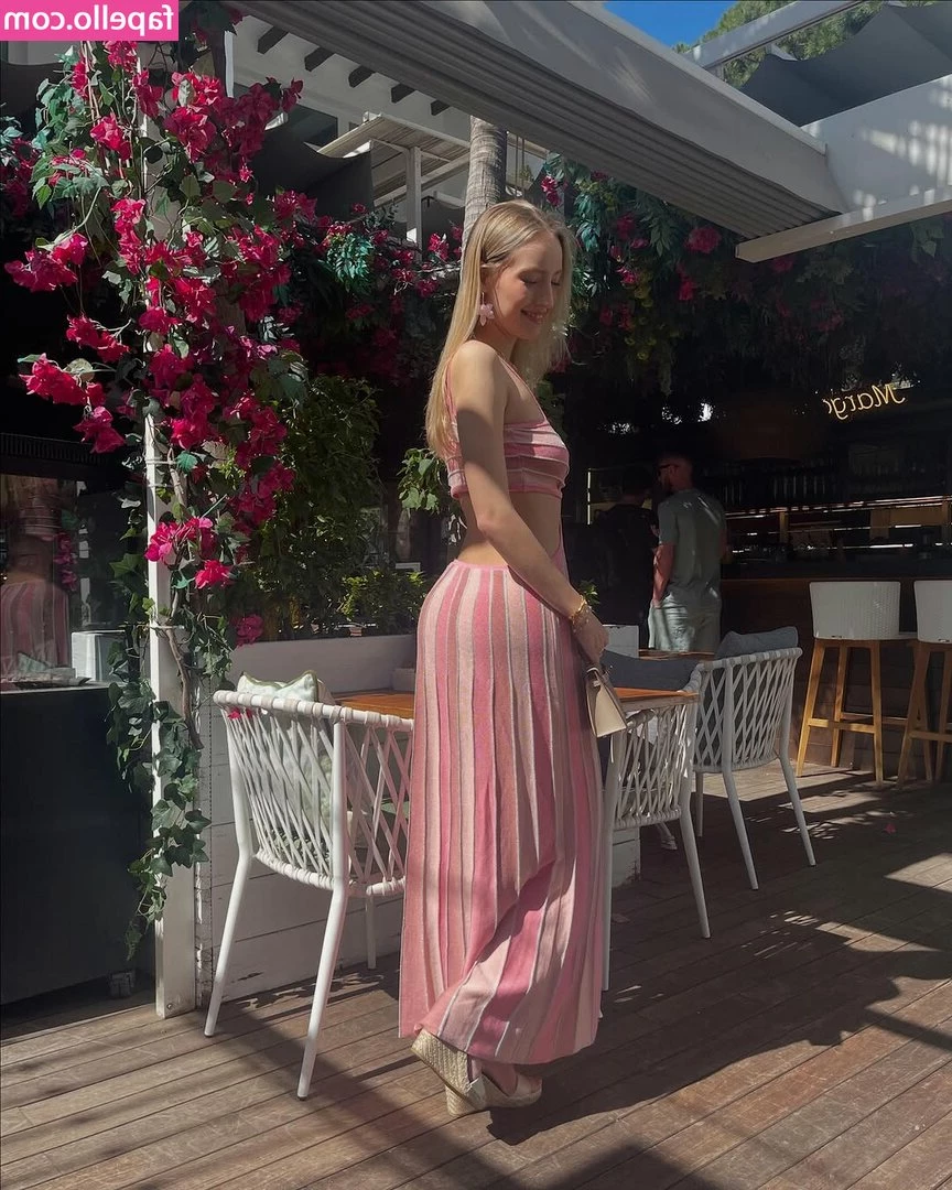 Karina Kurzawa [ karina-kurzawa ] - Before I going out tonight, what do I need to bring with?💕