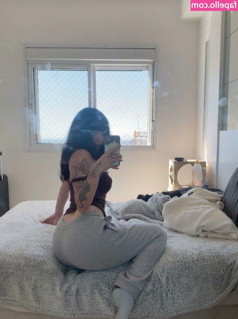 Lara Linx [ lara-linx ] - Are you coming in? The water is perfect. 💋