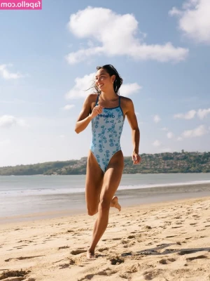 Torri Huske [ torri-huske ] - Ryza found a starfish   Still trying to get the space set up for