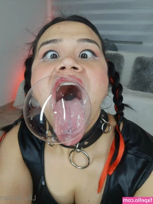 lilajordan - What if you saw me in an elevator would you take the chance to shoot