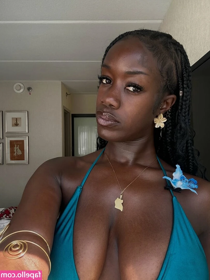 Christabelle Aliker [ christabelle-aliker ] - Cant go wrong with any hole 😈❣️