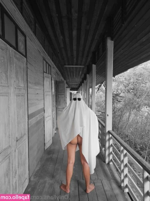 yumekung - Evening  just washing up hunny  My neighbor is walking by the window
