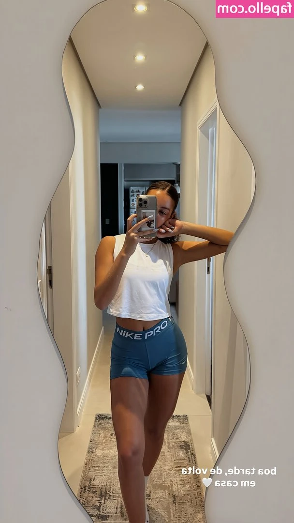 Júlia Mazzocco [ jlia-mazzocco ] - I’m Online baby 🟢 let’s chat 💬