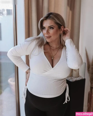 Jenny Frankhauser [ jenny-frankhauser ] - I m going live on OF tonight make sure you join me and ask me