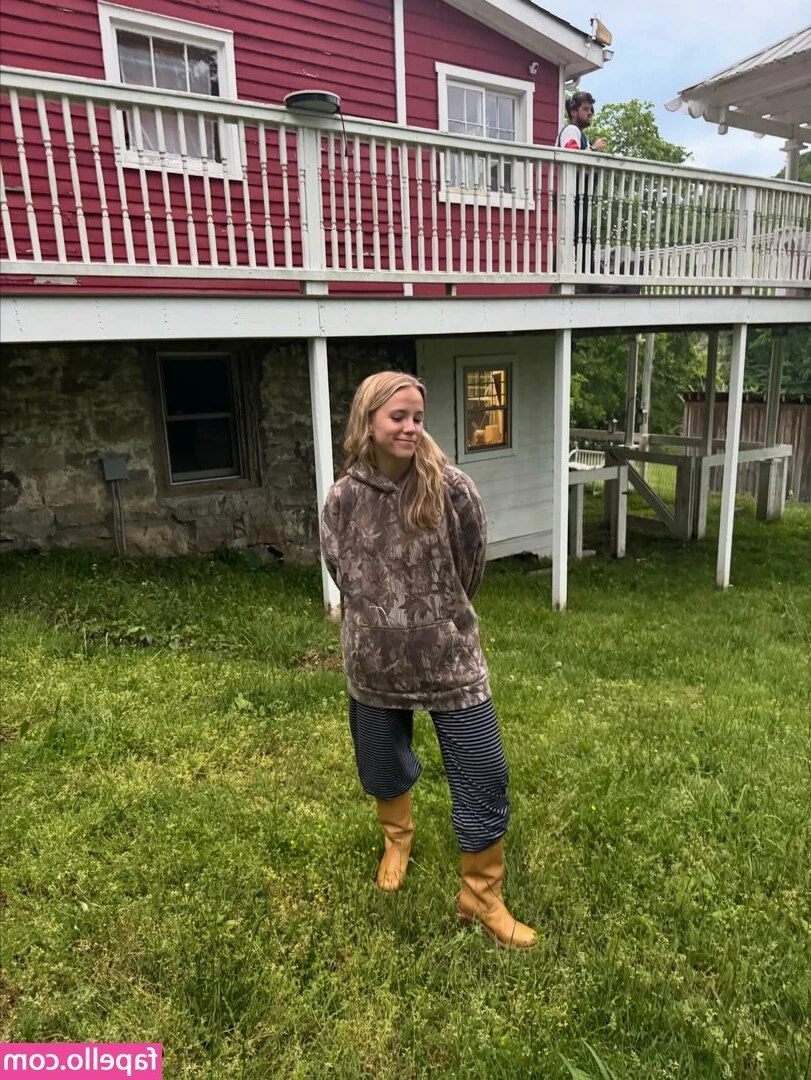 Avery Anna [ avery-anna ] - This week is almost behind us..... time for some fun!!