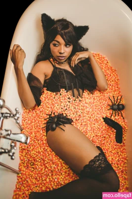 Mica Burton [ mica-burton ] - A throwback to when I was skinny.. imagine how big il be fully