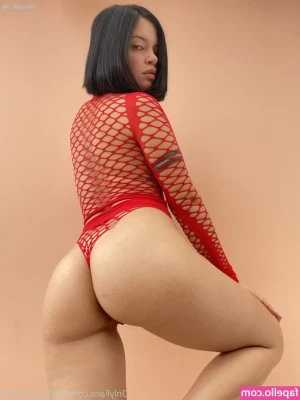 Paula Buenavida [ paula-buenavida ] - This little vibrator can make me squirt so fast 🥵