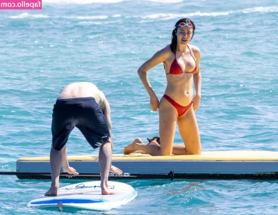 Margaret Qualley [ margaret-qualley-1 ] - WATCH MY TITTIES, COME OUT OF MY: FORM-FITTING SPORTS
