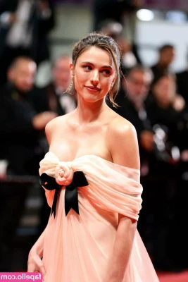 Margaret Qualley [ margaret-qualley-1 ] - I get so excited to t0rture my pussy when it gets this needy.