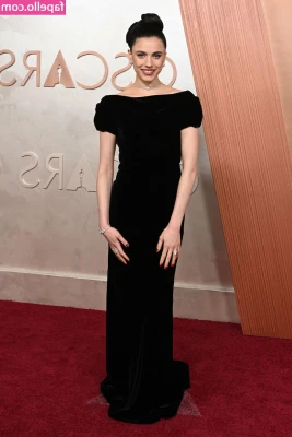 Margaret Qualley [ margaret-qualley-1 ] - Ok My dudes what is next? If you select comment other and don't