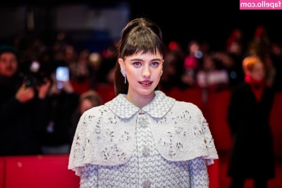 Margaret Qualley [ margaret-qualley-1 ] - Undress for the shower, cause Ive been in my PJ's all day x)
