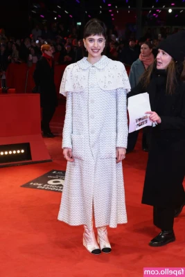 Margaret Qualley [ margaret-qualley-1 ] - I`m sure that you are having a lot of fun with there on your dick my