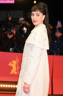 Margaret Qualley [ margaret-qualley-1 ] - I cosplayed Raiden Shogun from Genshin Impact?  tip if you would like