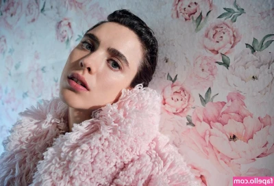Margaret Qualley [ margaret-qualley-1 ] - Happy hump day!