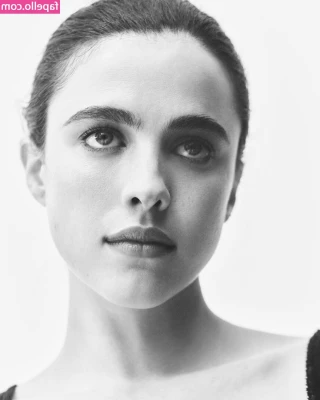 Margaret Qualley [ margaret-qualley-1 ] - You can hear my pants😱🍑 I did quick, cause I'm in a public