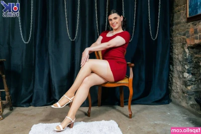 Sara Pink [ sara-pink ] - First thing to do at an Airbnb is to test out the strength of the