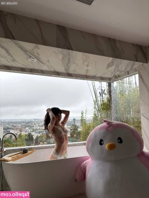 Charlize [ charlize-2 ] - Who wants to bury there face in my warm sweaty pussy after yoga 💦