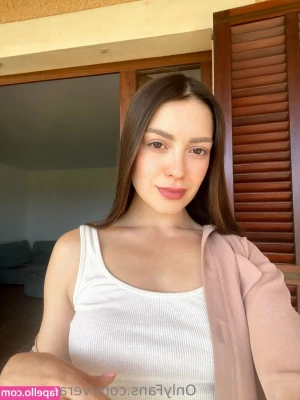 vera_venera [ vera-venera ] - Keep me company? 💙😈