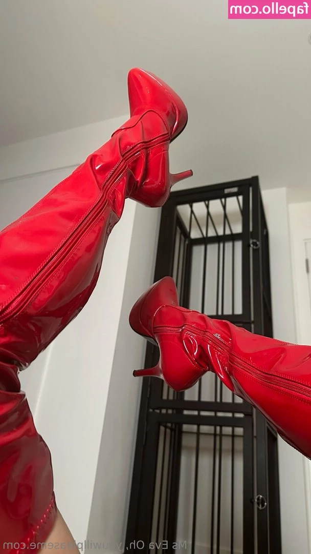 youwillplease_me [ youwillplease-me ] - Is there anything better than kitty cat foot rubs