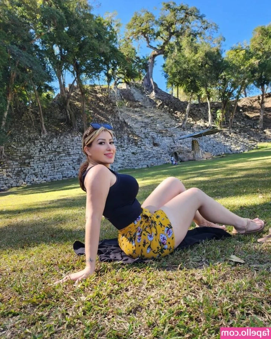Marleny Maestra [ marleny-maestra ] - Here to bring cheer to your Monday- breathe in, now picture this
