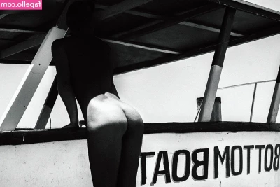 Marisa Papen [ marisa-papen ] - Imagine the view from behind me👀