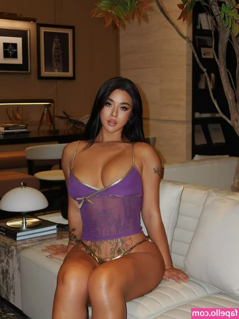 Hunaonao Official [ hunaonao-official ] - Good morning from your booty Queen & her pussy 👑