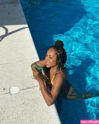 Negra Li [ negra-li ] - Catch me in my DM’s for a DOM session baby.. I’m feeling kinky