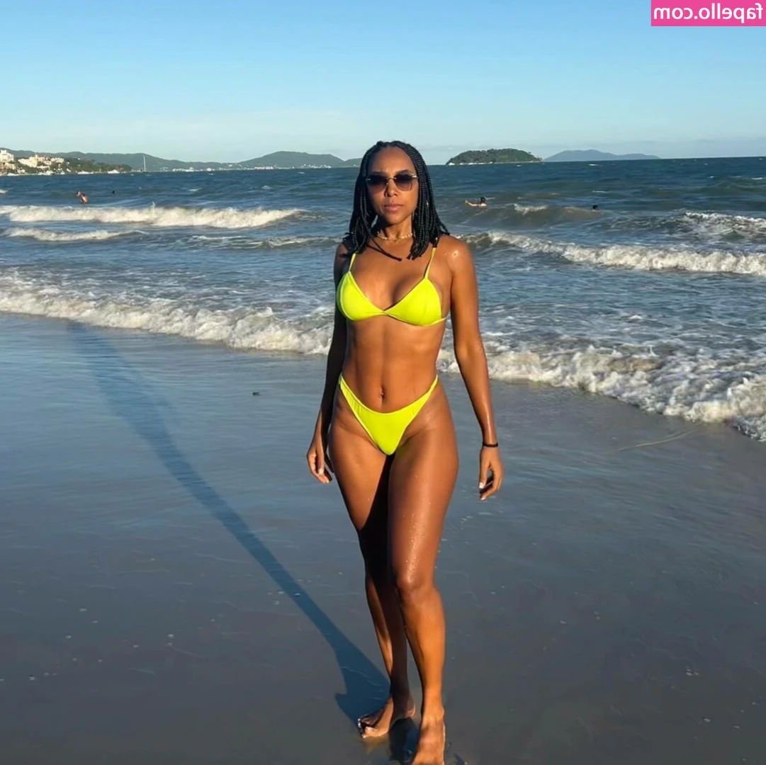 Negra Li [ negra-li ] - you like looking at me as much as I like looking at me 🥰