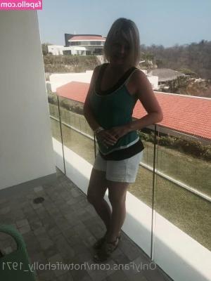 hollyqosfreepage - Like my tree