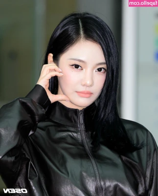 Ningning (æspa [ ningning-aespa ] - made it to my air bnb last night 💓 jus got out the sex shop had to