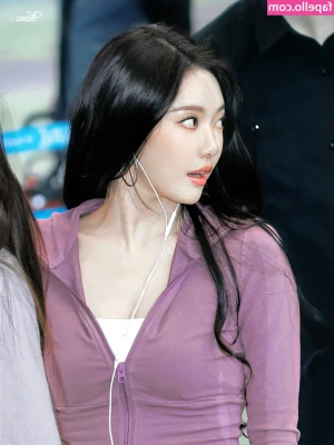 Ningning (æspa [ ningning-aespa ] - My curves are so perfect