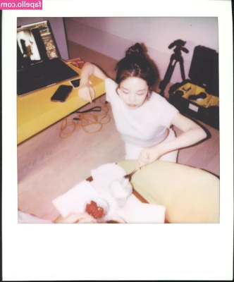 Ningning (æspa [ ningning-aespa ] - Emo summer stretches & teasing ;)