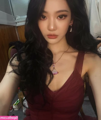 Ningning (æspa [ ningning-aespa ] - Just a cheeky handful 🤭