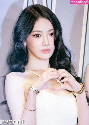 Ningning (æspa [ ningning-aespa ] - The bralette was honestly super cute but my nipples kept slipping out