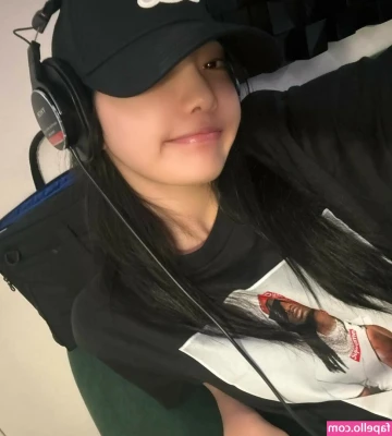 Ningning (æspa [ ningning-aespa ] - Folks, my original Twitter got suspended as my content was "too