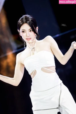 Ningning (æspa [ ningning-aespa ] - Hiiii guys! So I’ll be at dragoncon Thursday through Monday, would