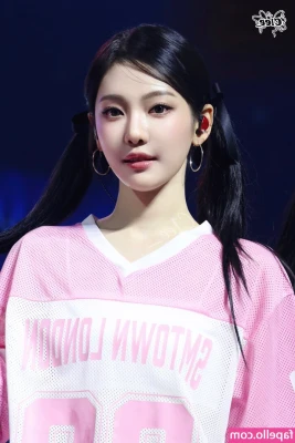 Ningning (æspa [ ningning-aespa ] - My tits are so huge they kept falling out😩