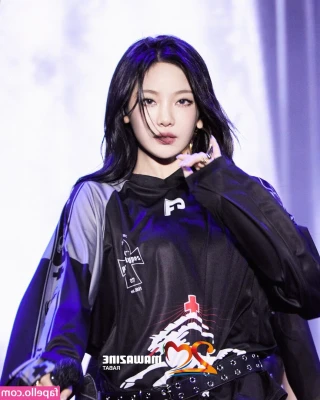 Ningning (æspa [ ningning-aespa ] - can I come do your bed? 🤭💕