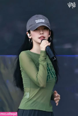 Ningning (æspa [ ningning-aespa ] - 😋...I just had my nails and pedicure done my love...🥰.. ...are