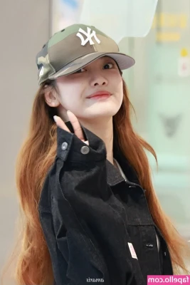 Ningning (æspa [ ningning-aespa ] - Hi 😊 Wanna get to know me in bed? 🥰