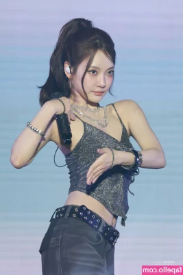 Ningning (æspa [ ningning-aespa ] - do you want to maybe… push the beds together? 👉👈