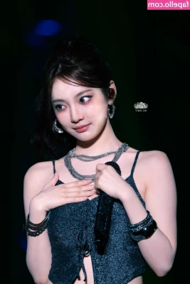 Ningning (æspa [ ningning-aespa ] - do you like it when I look up at you like this?