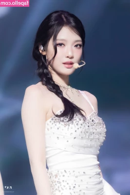 Ningning (æspa [ ningning-aespa ] - Daddy, do you think this blue lingerie looks good on me?🥵 I know