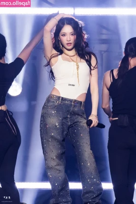 Ningning (æspa [ ningning-aespa ] - Babe  What do you want to see more of    Pretty please answer this