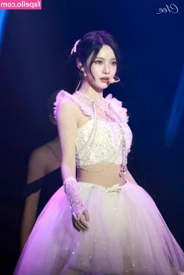 Ningning (æspa [ ningning-aespa ] - From time to time we really need to stretch that tight pussy