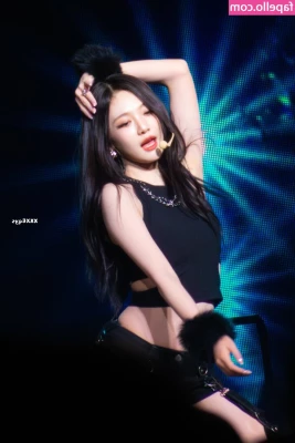 Ningning (æspa [ ningning-aespa ] - I haven’t posted a pussy pic in soo long! So here’s one to make