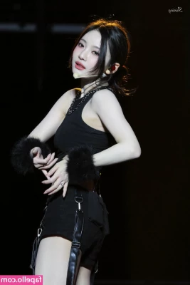 Ningning (æspa [ ningning-aespa ] - Freshly showered