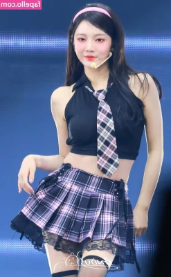 Ningning (æspa [ ningning-aespa ] - I want to drop this on your lap! 😏