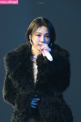 Ningning (æspa [ ningning-aespa ] - what do you like about this pic?🤭🍆